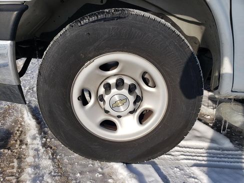 Used 2024 Chevrolet Express 2500 w/ Driver Convenience Package image 49