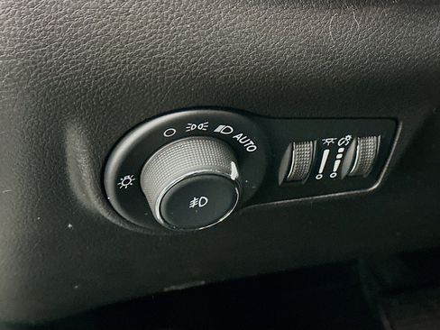 Used 2025 Jeep Compass Latitude image 17