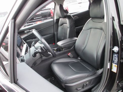 Used 2023 Kia Sportage EX image 17