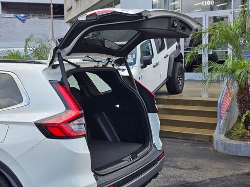 Used 2025 Honda CR-V Sport Touring image 8