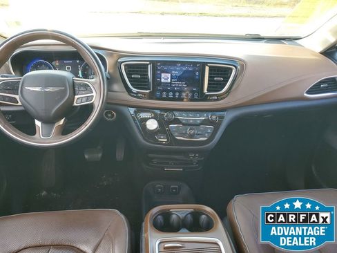 Used 2018 Chrysler Pacifica Limited w/ Tire & Wheel Group image 11