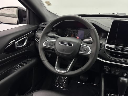 Used 2022 Jeep Compass Latitude FWD image 25