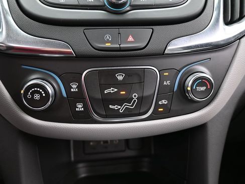 Used 2023 Chevrolet Equinox LS image 23