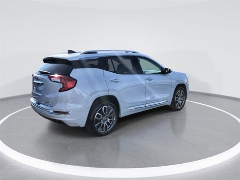 Used 2022 GMC Terrain Denali w/ LPO, Floor Liner Package image 8