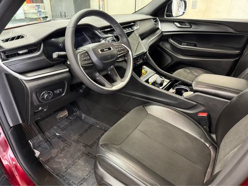 Used 2023 Jeep Grand Cherokee L Laredo AWD/4WD image 9