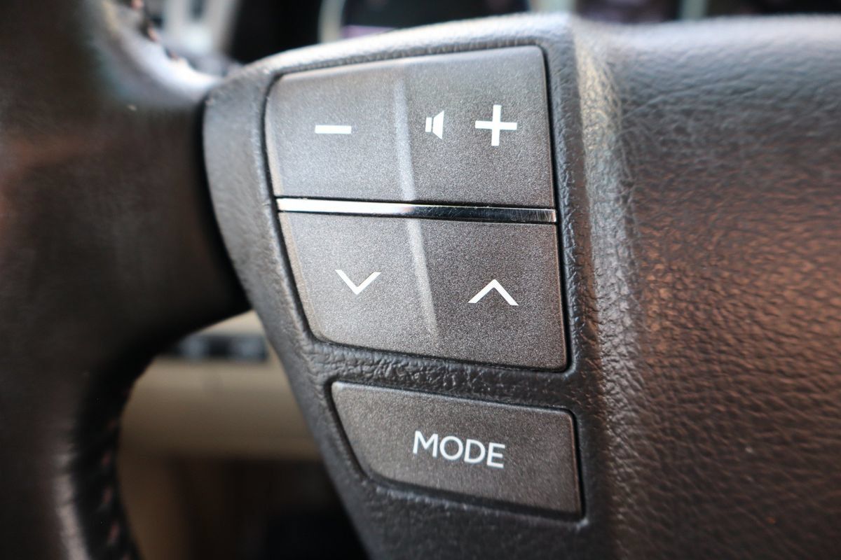 Used 2011 Lexus LX 570 4WD w/ Luxury Pkg image 30