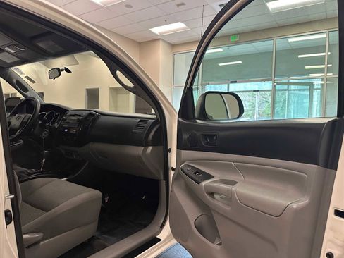 Used 2012 Toyota Tacoma 2WD Access Cab w/ Convenience Pkg image 25
