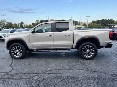 New 2026 GMC Canyon Denali w/ LPO, Black Badging Package AWD/4WD image 11