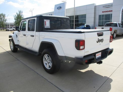 Used 2022 Jeep Gladiator Sport AWD/4WD image 3
