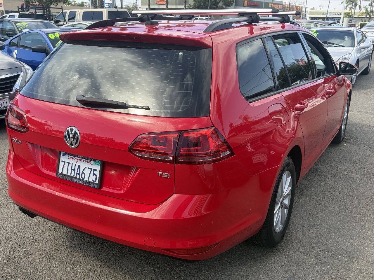 Used 2016 Volkswagen Golf S FWD image 4