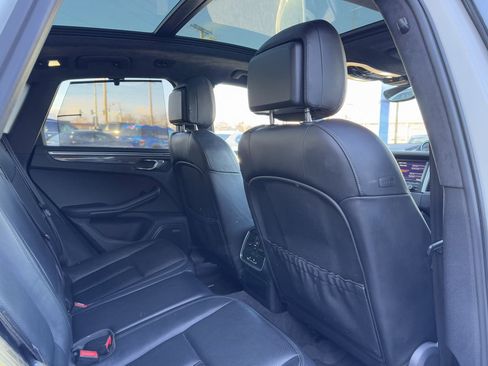 Used 2015 Porsche Macan Turbo image 42