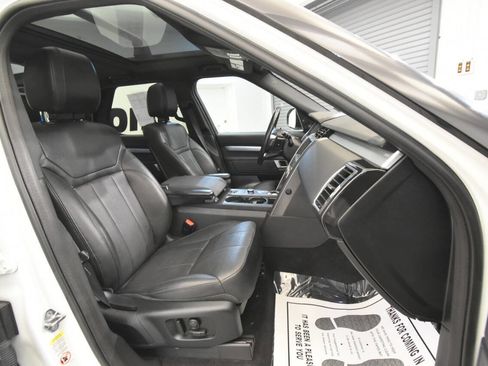 Used 2020 Land Rover Discovery Landmark AWD/4WD image 18