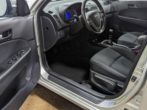 Used 2009 Hyundai Elantra w/ Premium-Sport Pkg 2 image 7