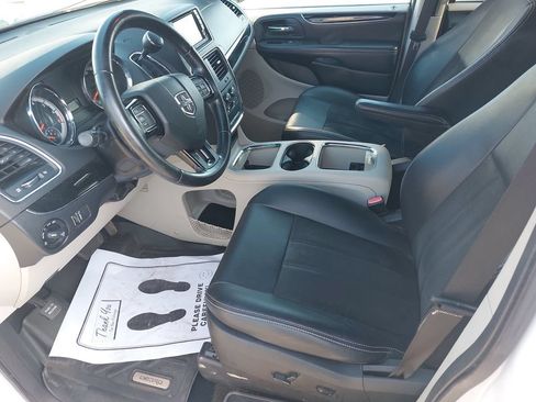 Used 2019 Dodge Grand Caravan SXT FWD image 13