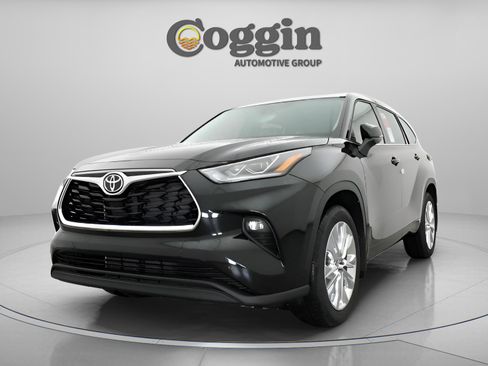 Used 2026 Toyota Highlander Limited AWD/4WD image 32