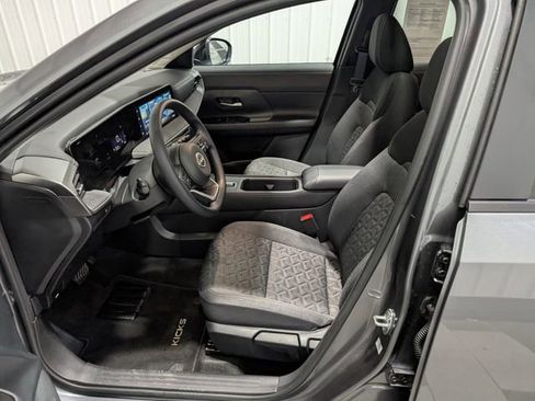 Used 2026 Nissan Kicks SV w/ SV Premium Package FWD image 14