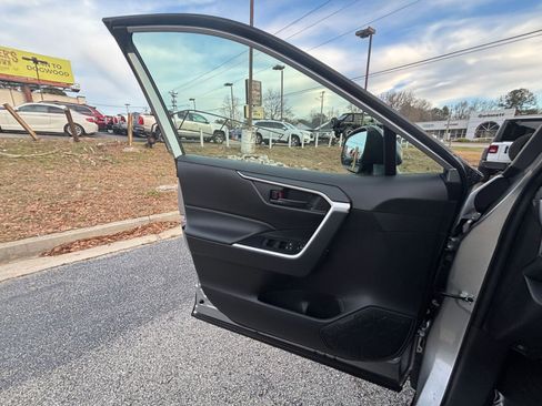 Used 2025 Toyota RAV4 LE image 20