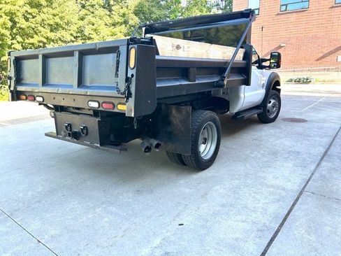 Used 2016 Ford F550 2WD Regular Cab Super Duty image 4