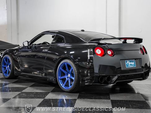 Used 2013 Nissan GT-R Premium image 8