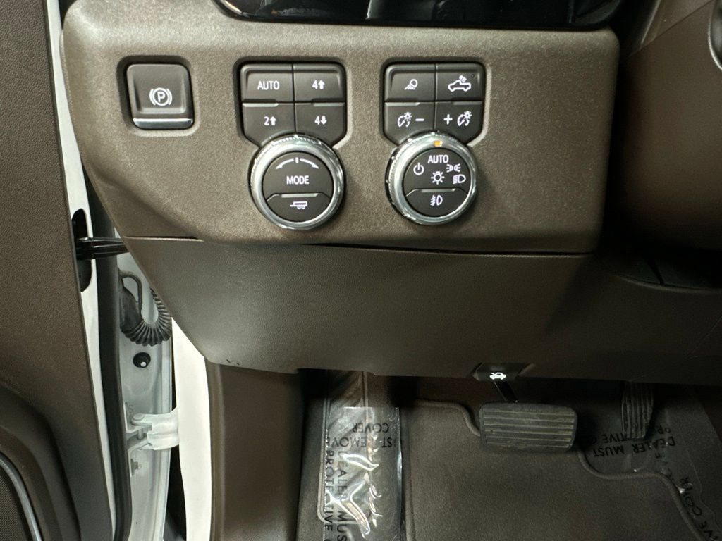 Used 2026 GMC Sierra 1500 SLT w/ SLT Premium Plus Package AWD/4WD image 34