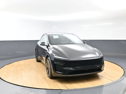Used 2026 Tesla Model Y Long Range RWD image 3