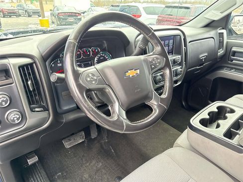 Used 2018 Chevrolet Silverado 1500 LT w/ LT Convenience Package image 3