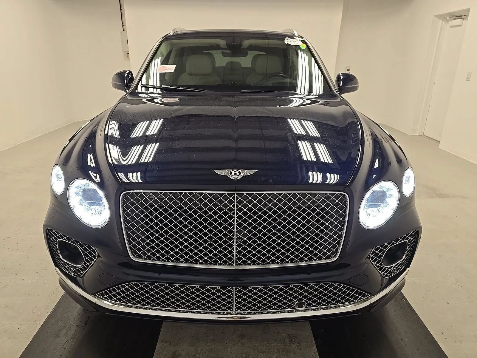 Used 2021 Bentley Bentayga w/ First Edition Specification AWD/4WD image 2
