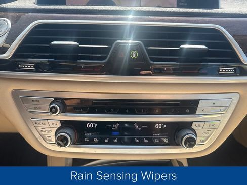 Used 2020 BMW 750i xDrive AWD/4WD image 26