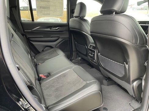 New 2025 Jeep Grand Cherokee Altitude image 12