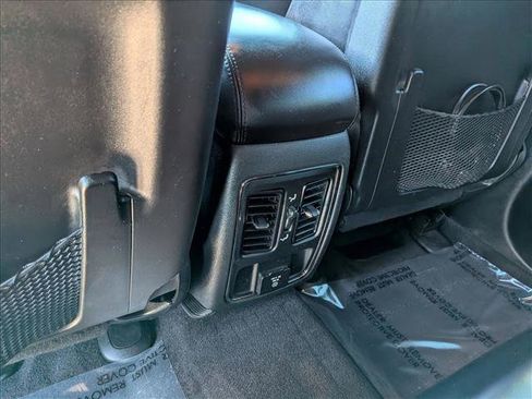 Used 2018 Jeep Grand Cherokee Altitude RWD image 18