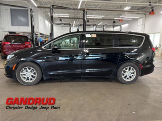 Used 2024 Chrysler Pacifica Touring-L w/ Uconnect Theater Family Group FWD video 1