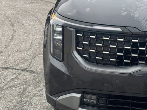 Used 2025 Kia Carnival SX w/ SX Dark Edition Package image 7