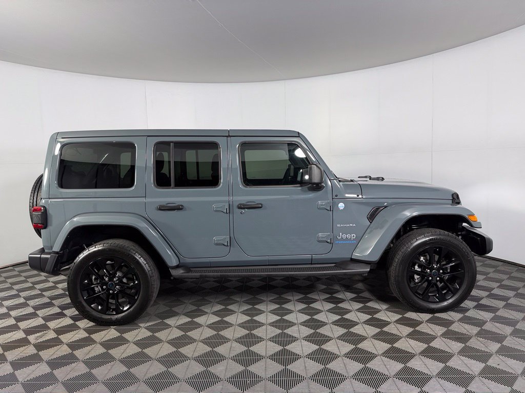 Used 2024 Jeep Wrangler Unlimited Sahara w/ Safety Group AWD/4WD image 5