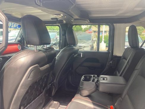 Used 2020 Jeep Wrangler Unlimited Rubicon w/ Dual Top Group AWD/4WD image 14