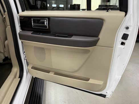 Used 2017 Lincoln Navigator L Reserve image 16