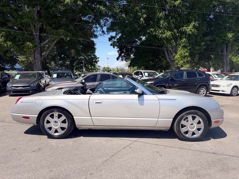 Used 2005 Ford Thunderbird RWD image 4
