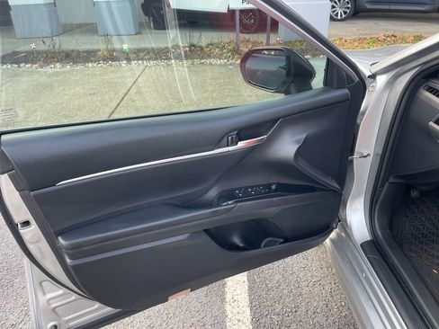 Used 2019 Toyota Camry SE image 14