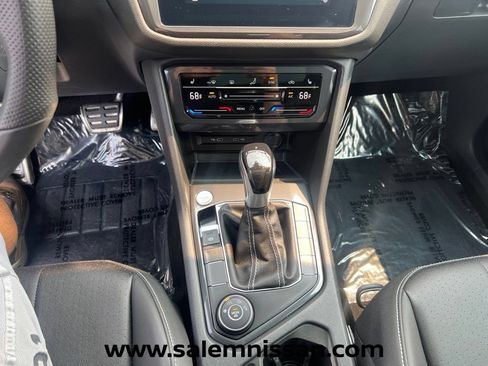 Used 2024 Volkswagen Tiguan SE R-Line AWD/4WD image 11