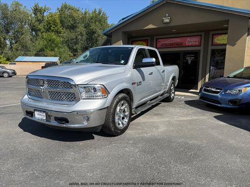 Used 2016 RAM 1500 Laramie w/ Convenience Group AWD/4WD image 3