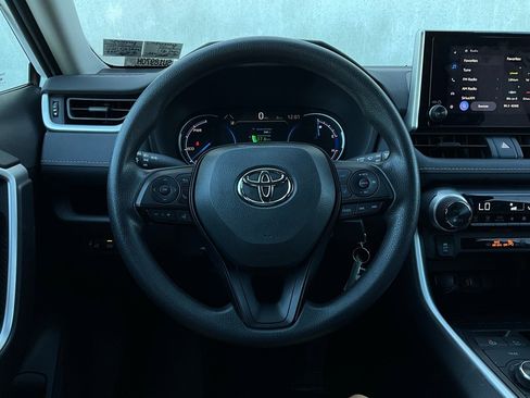 Used 2025 Toyota RAV4 LE image 29