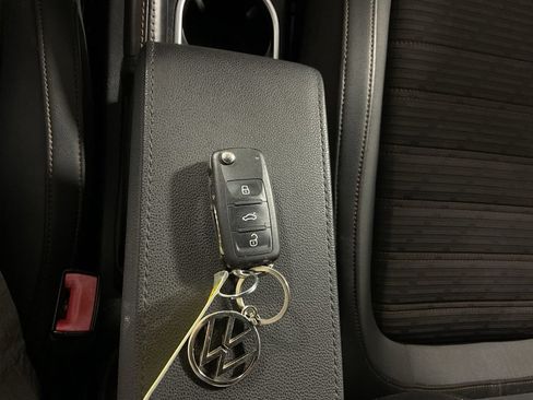 Used 2013 Volkswagen Beetle Turbo FWD image 35