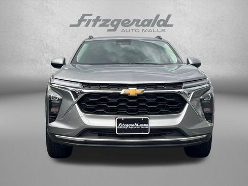 Used 2025 Chevrolet Trax LT w/ LT Convenience Package FWD image 6