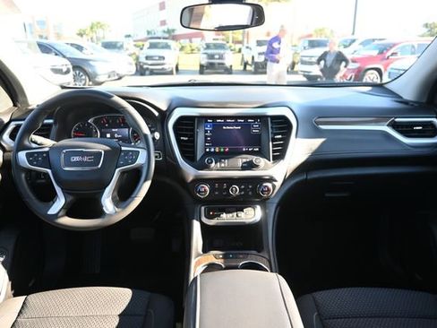 Used 2023 GMC Acadia SLE w/ Driver Convenience Package image 12