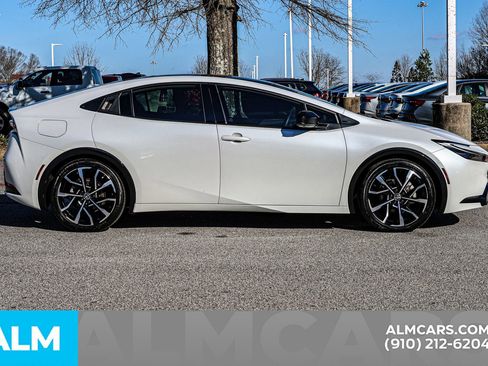 Used 2024 Toyota Prius Prime Premium w/ Advanced Technology Package FWD image 10