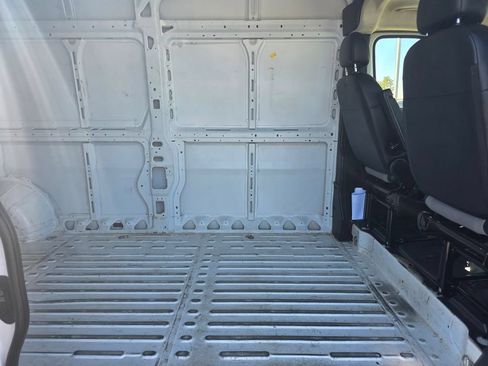 Used 2025 RAM ProMaster 2500 w/ Convenience Group FWD image 18