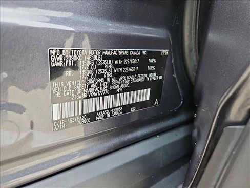 Used 2021 Toyota RAV4 XLE w/ Convenience Package FWD image 26