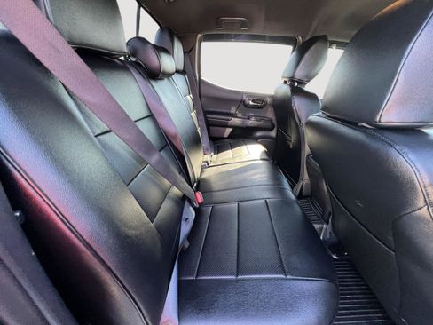 Used 2017 Toyota Tacoma TRD Sport image 25