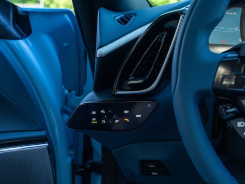 Certified 2025 Ferrari Roma Spider RWD image 34