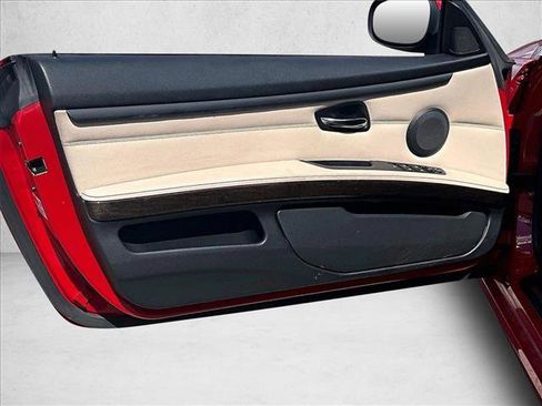 Used 2013 BMW 328i Convertible image 17