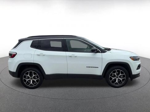 Used 2025 Jeep Compass Limited AWD/4WD image 13